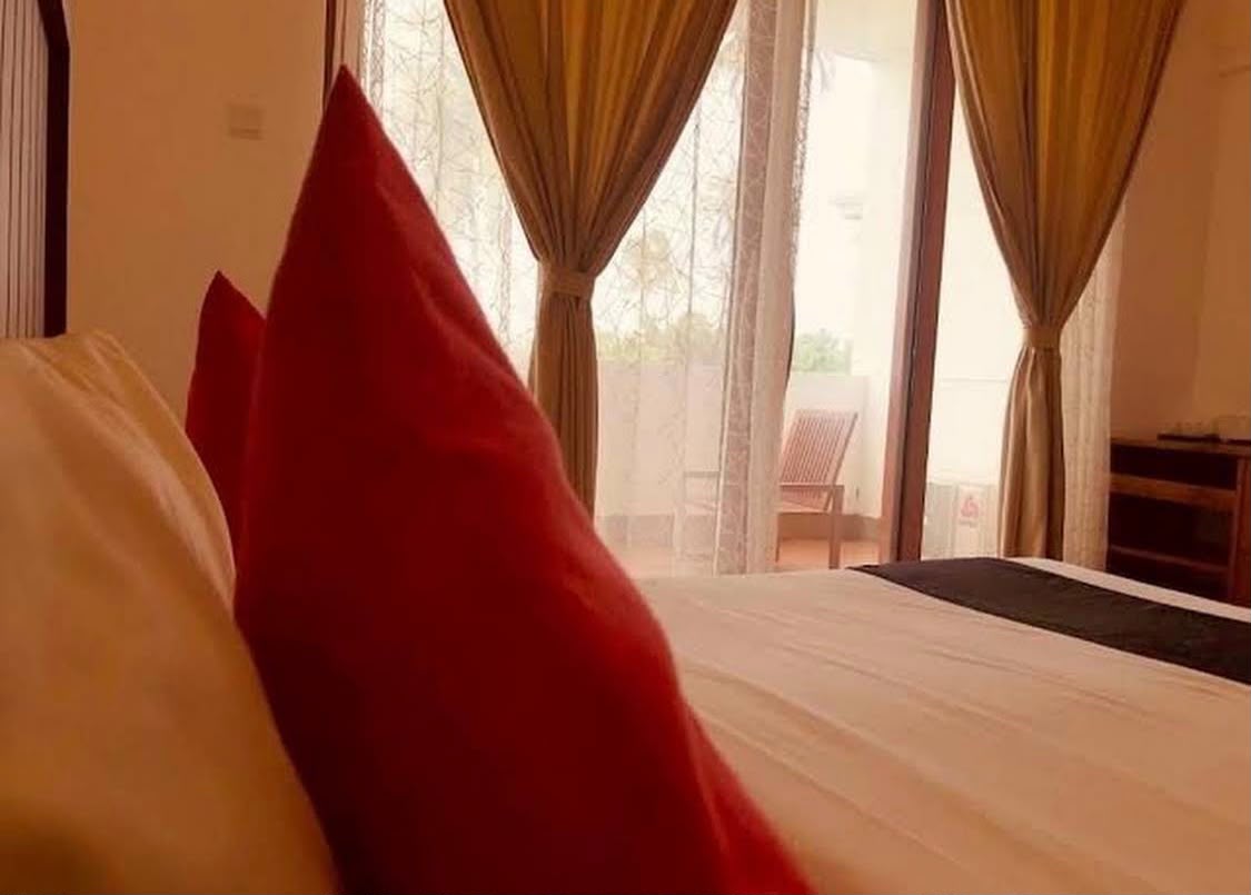 Comfortable resort bedroom with a balcony – kitesurfing accommodation in Kalpitiya